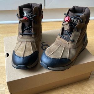 UGG snow boots K Turlock Leather Weather